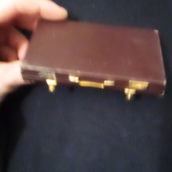 Small suitcase . One of the clips are broken. - Picture 3 of 4